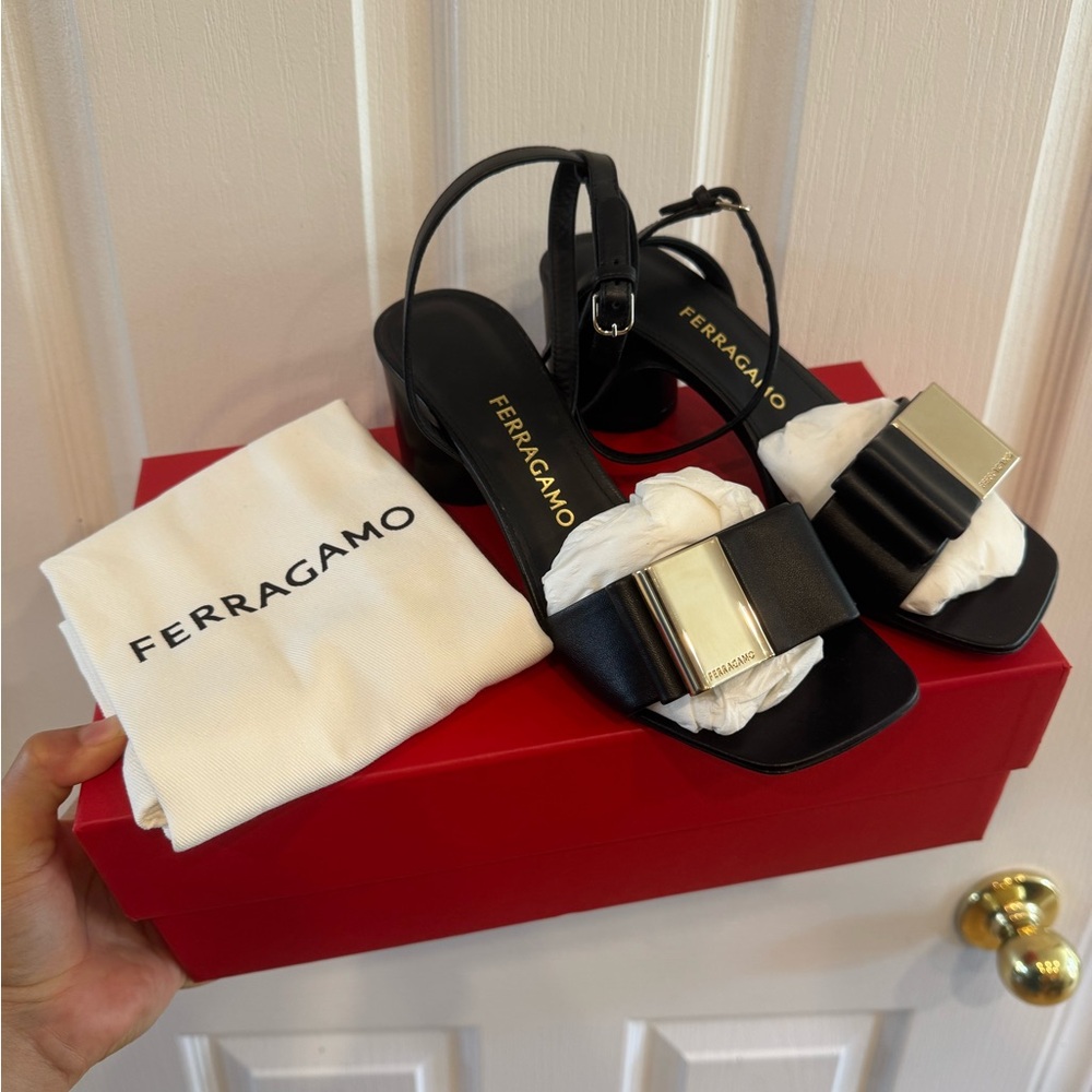 Salvatore Ferragamo Women Lyana Black Sandal size 6C